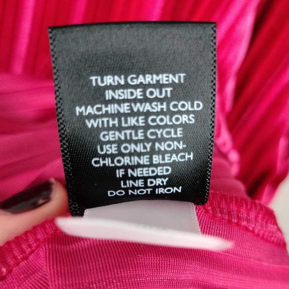 NWT TORRID Red Velvet Pleated High Neck Flowy Halter Top Sz. 5X / 28 - Picture 13 of 14